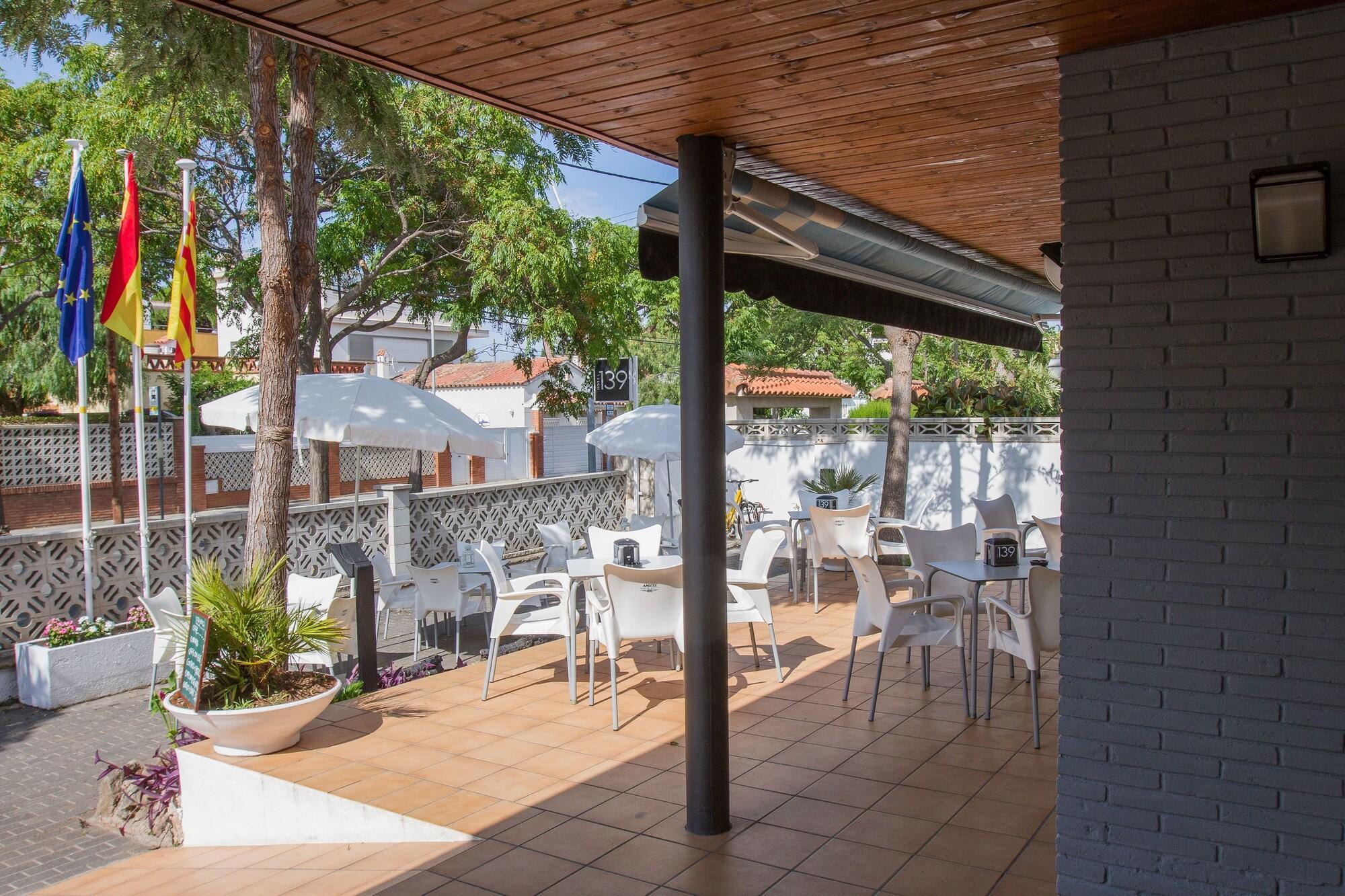 Hotel 139 Castelldefels Exterior foto